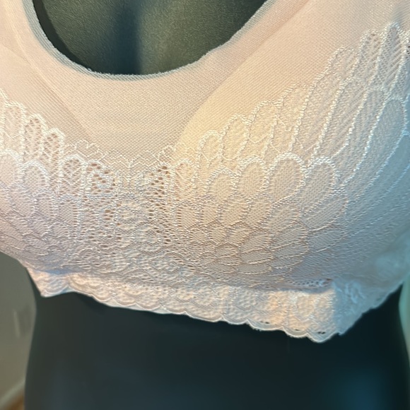 Seamless Bra - Picture 2 of 4